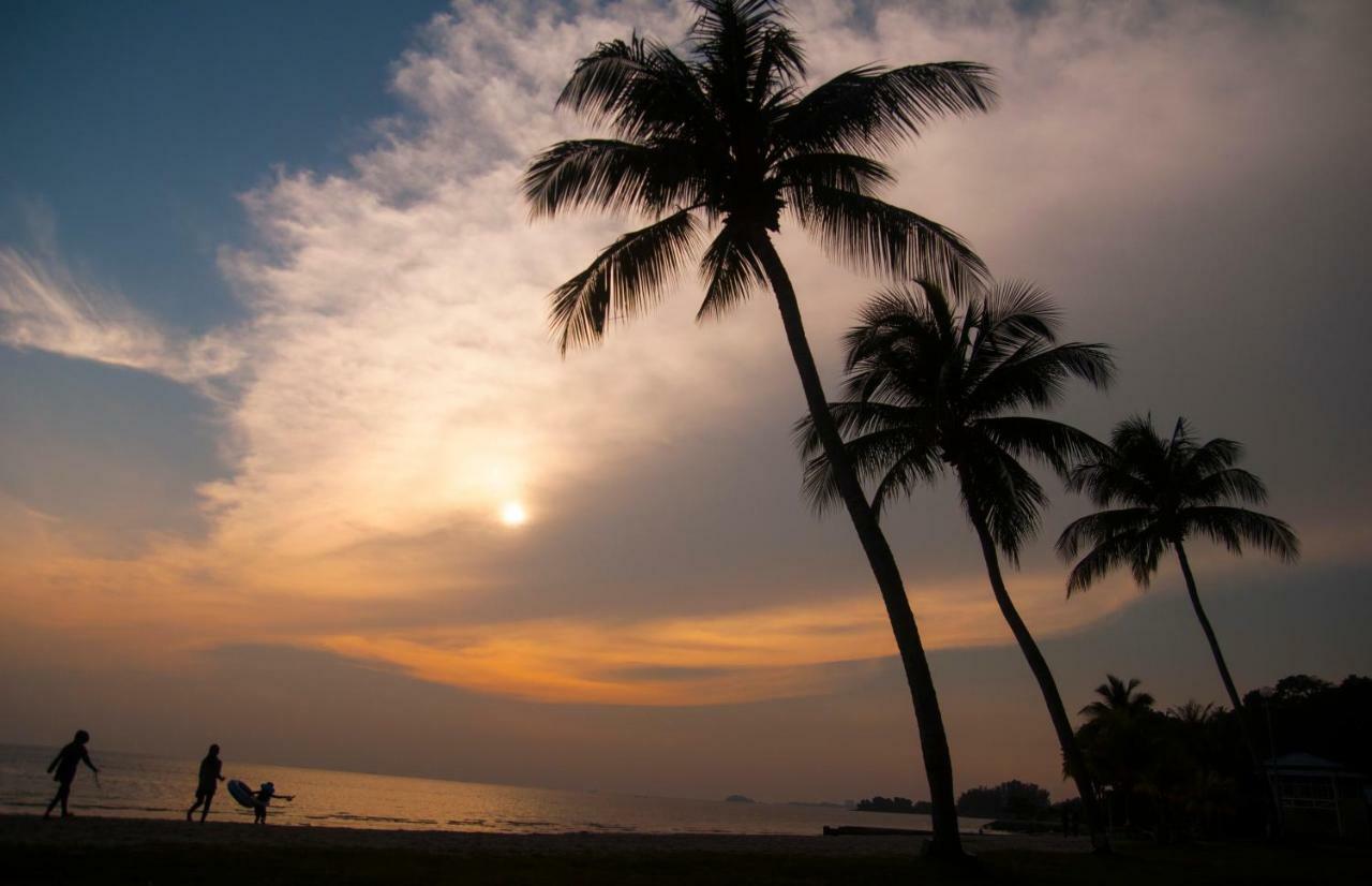 'Newly Refurbished' 'Sunny Seaview' At Regency With 2 Carpark By Shine Stay Port Dickson Exterior foto
